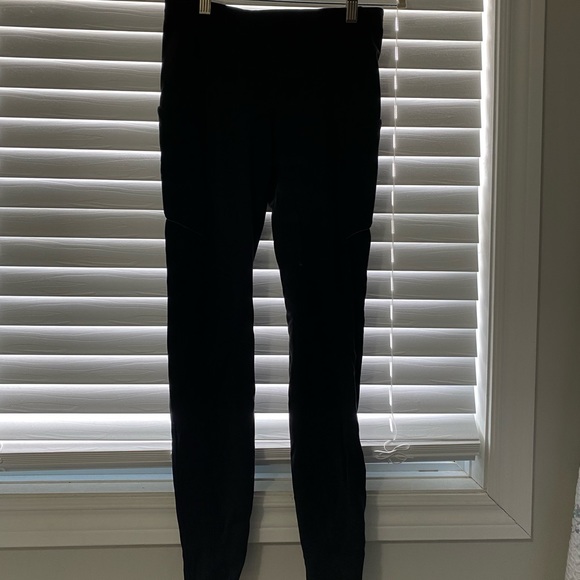 *FLAWED* Lululemon Speed Up Tight *Full-On Luxtreme 28" - Picture 4 of 8